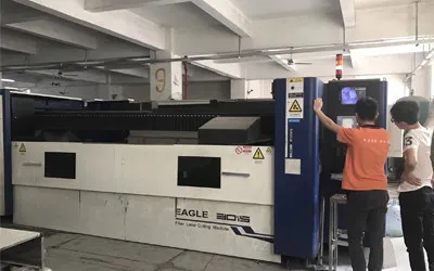 บล็อกบริษัทล่าสุดเกี่ยวกับ การปรับปรุงการจัดการการไหลของผู้เข้าชมและพนักงานในอาคารสำนักงานผ่านประตูทางเข้าออกระบบ RFID