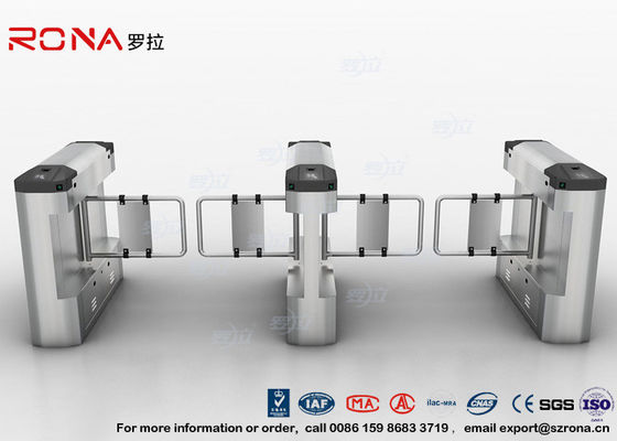 Brushed Swing ประตูรั้วคนเดินเท้า 550mm ความกว้างทางเดินเหล็กกล้า Swing Material